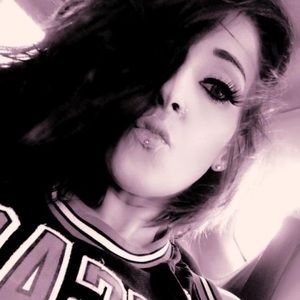 Meet your Posher, Caitlin